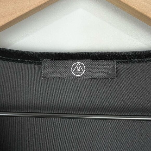 Missguided Black Velvet Deep V Neck Dress 6 NWT - Picture 4 of 6